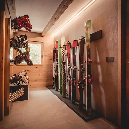 Snostorm Chalet Crépin